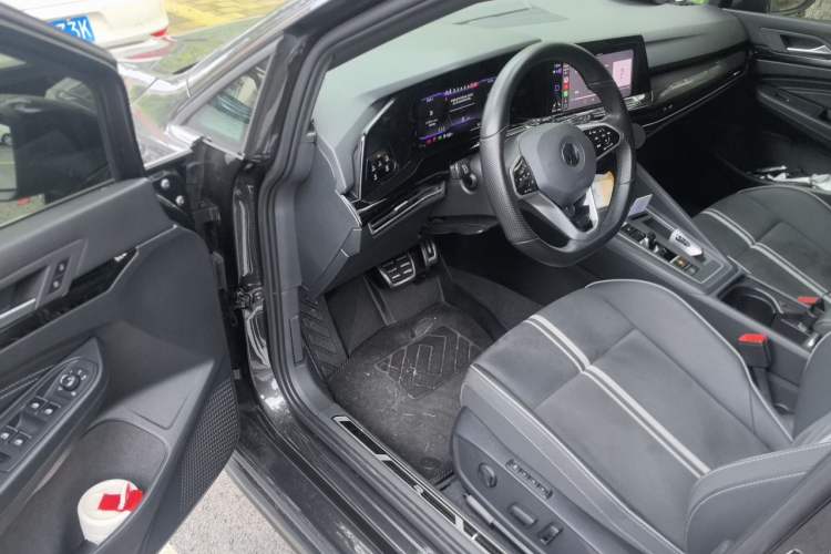 Used Volkswagen Golf 2021 280TSI DSG R-Line Interior 3