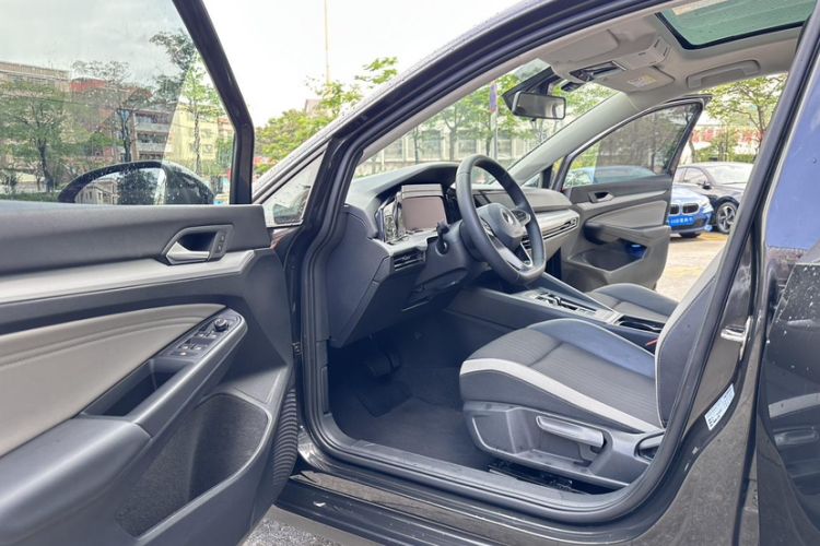 Used Volkswagen Golf 2021 280TSI DSG Pro Interior 5