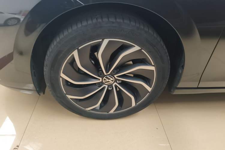 Used Volkswagen Golf 2021 280TSI DSG Pro Left Front Wheel Hub