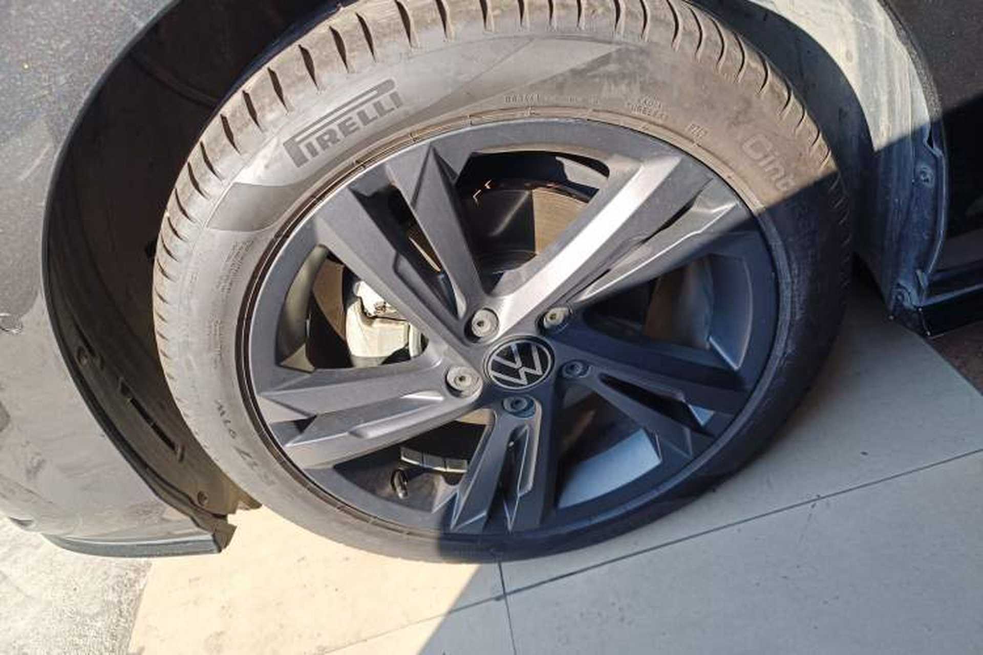 Used Volkswagen Golf 2021 280TSI DSG R-Line Left Front Wheel Hub