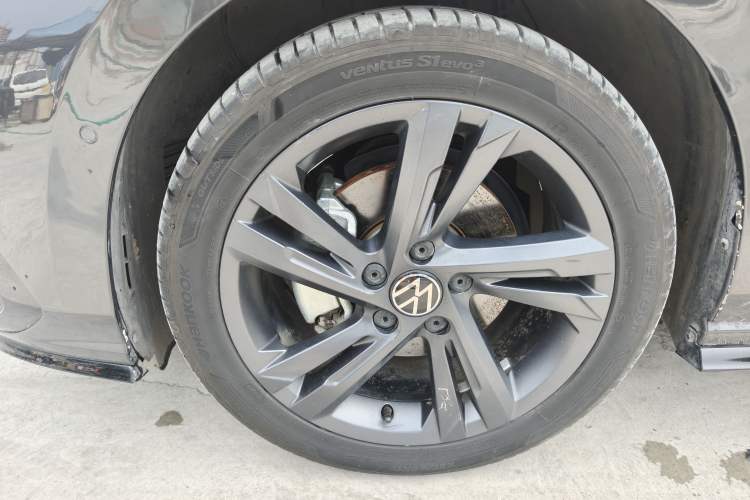 Used Volkswagen Golf 2021 280TSI DSG R-Line Left Front Wheel Hub