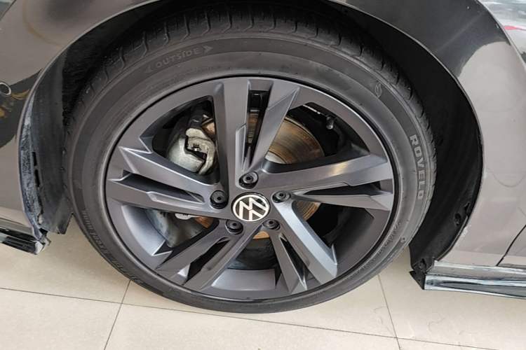 Used Volkswagen Golf 2021 280TSI DSG Pro Left Front Wheel Hub