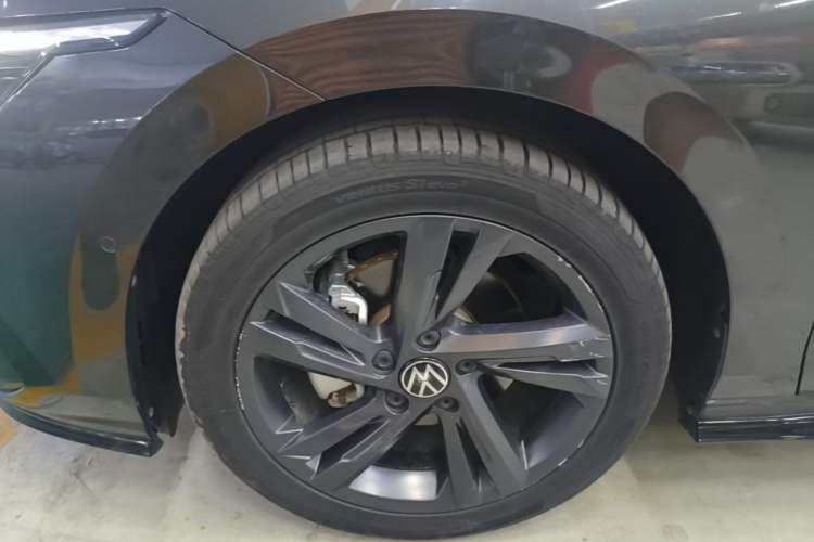 Used Volkswagen Golf 2021 280TSI DSG R-Line Left Front Wheel Hub