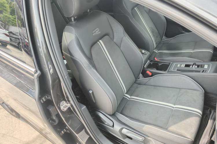 Used Volkswagen Golf 2021 280TSI DSG R-Line Right Front Seat