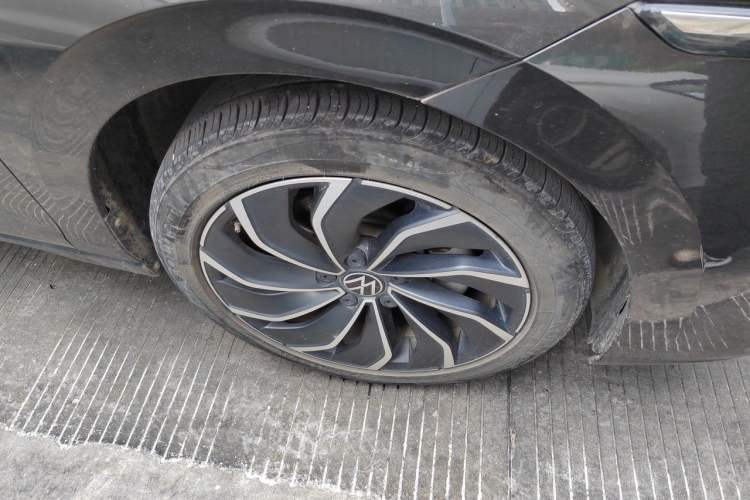 Used Volkswagen Golf 2021 280TSI DSG Pro Right Front Wheel Hub