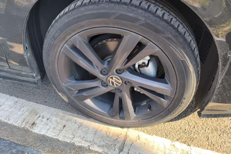 Used Volkswagen Golf 2021 280TSI DSG R-Line Right Front Wheel Hub
