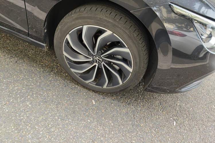 Used Volkswagen Golf 2021 280TSI DSG Pro Right Front Wheel Hub