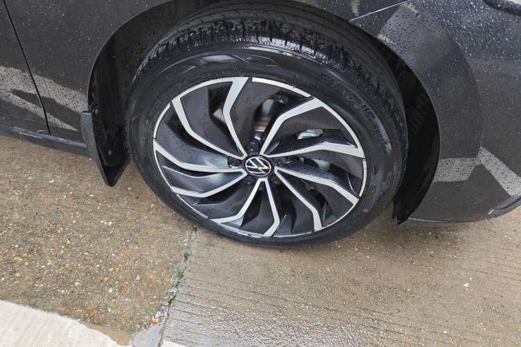 Used Volkswagen Golf 2021 280TSI DSG Pro Right Front Wheel Hub