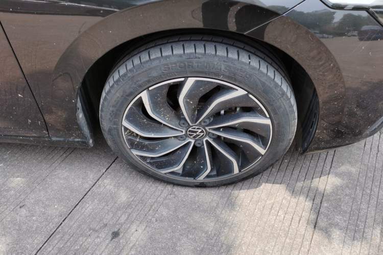 Used Volkswagen Golf 2021 280TSI DSG Pro Right Front Wheel Hub