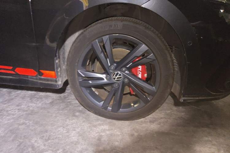 Used Volkswagen Golf 2021 280TSI DSG R-Line Right Front Wheel Hub