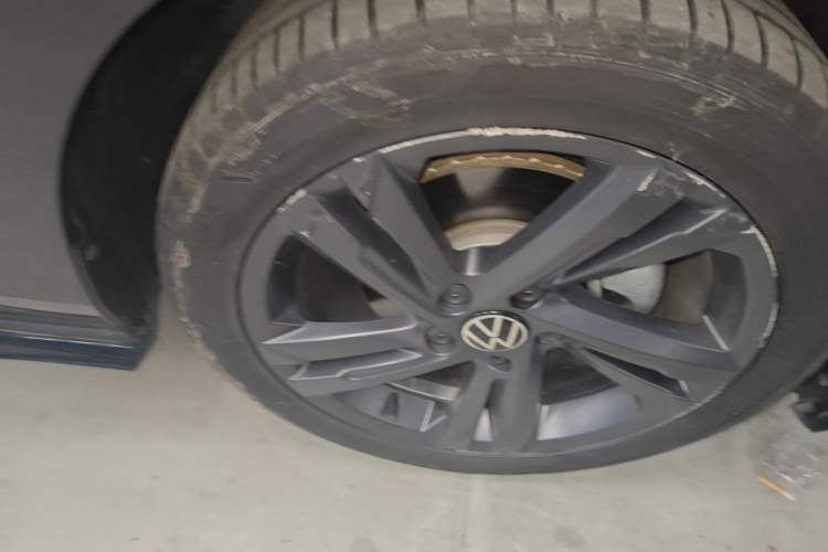 Used Volkswagen Golf 2021 280TSI DSG R-Line Right Front Wheel Hub