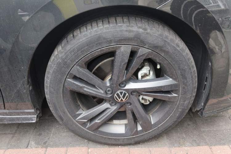 Used Volkswagen Golf 2021 280TSI DSG R-Line Right Front Wheel Hub