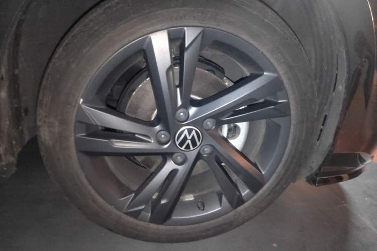 Used Volkswagen Golf 2021 280TSI DSG R-Line Right Front Wheel Hub