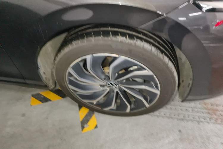Used Volkswagen Golf 2021 280TSI DSG Pro Right Front Wheel Hub