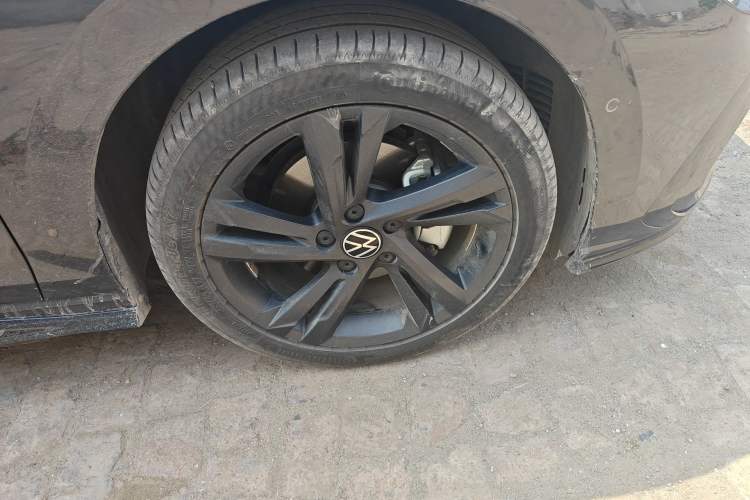 Used Volkswagen Golf 2021 280TSI DSG R-Line Right Front Wheel Hub