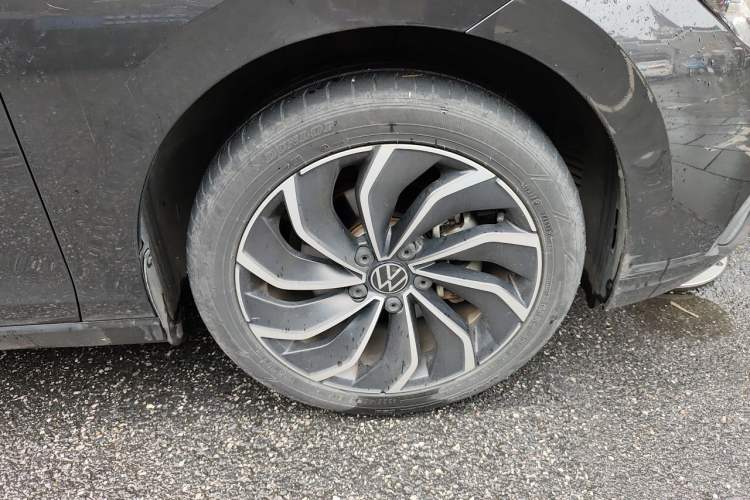 Used Volkswagen Golf 2021 280TSI DSG Pro First Edition Right Front Wheel Hub