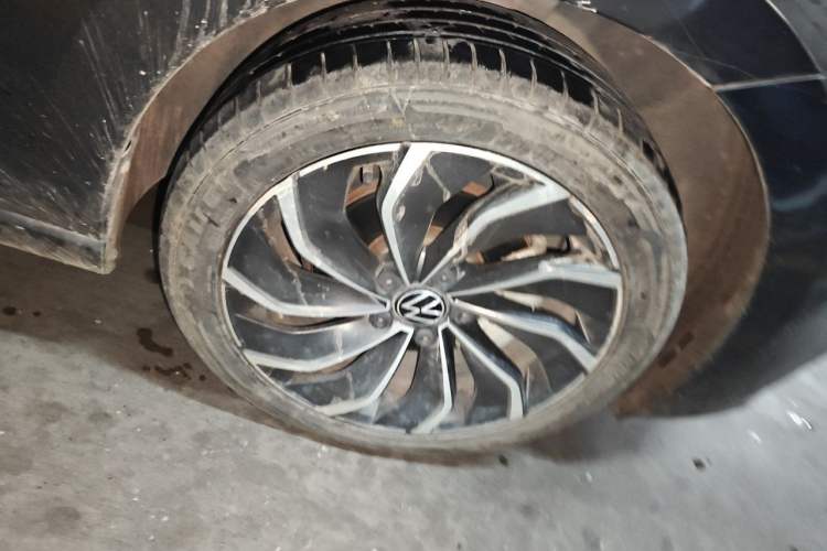 Used Volkswagen Golf 2021 280TSI DSG Pro Right Front Wheel Hub