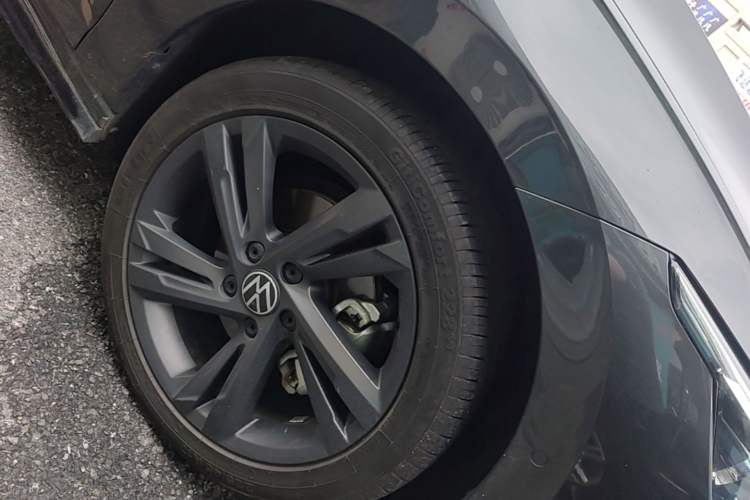 Used Volkswagen Golf 2021 280TSI DSG R-Line Right Front Wheel Hub