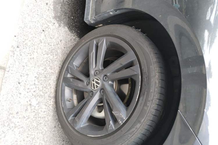 Used Volkswagen Golf 2021 280TSI DSG R-Line Right Front Wheel Hub