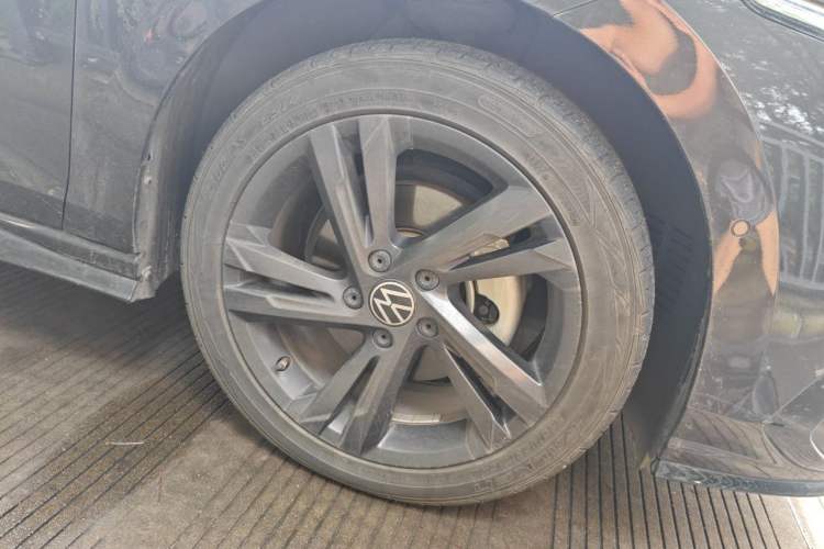 Used Volkswagen Golf 2021 280TSI DSG R-Line Right Front Wheel Hub