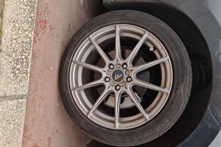 Used Volkswagen Golf 2021 280TSI DSG Pro First Edition Right Front Wheel Hub