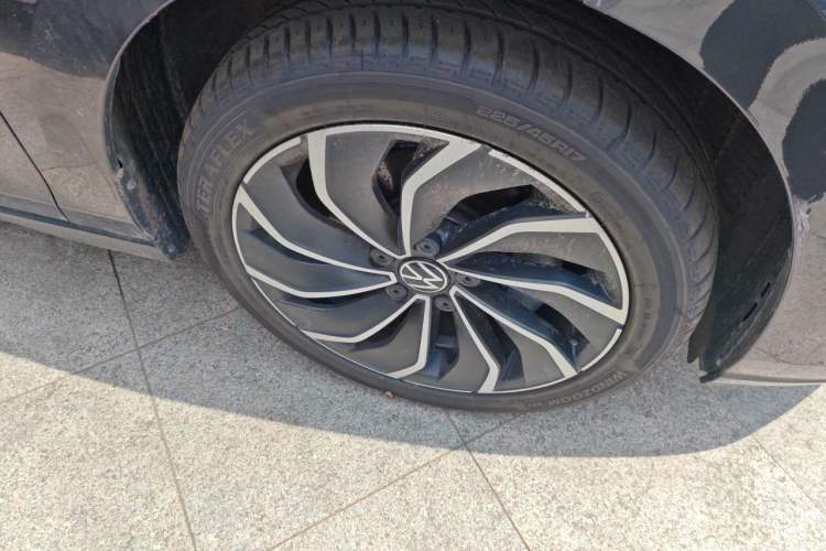 Used Volkswagen Golf 2021 280TSI DSG Pro Right Front Wheel Hub