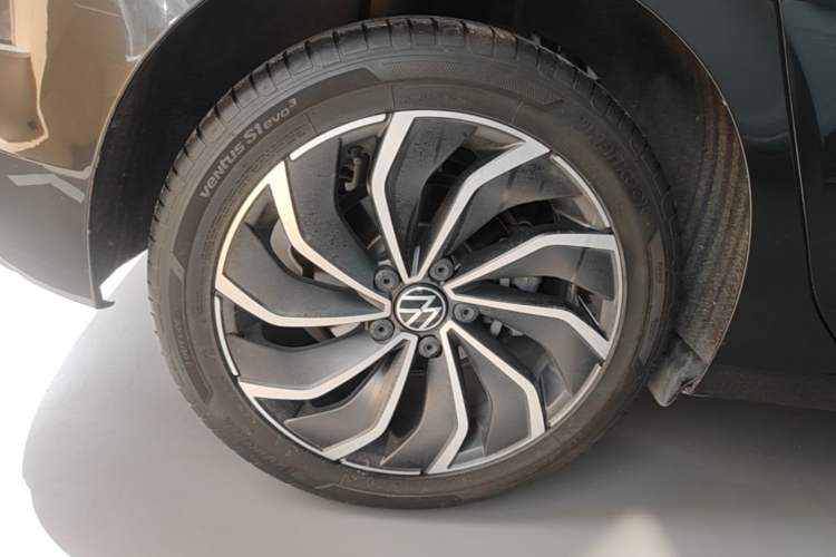 Used Volkswagen Golf 2021 280TSI DSG Pro First Edition Right Rear Wheel Hub