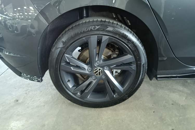 Used Volkswagen Golf 2021 280TSI DSG R-Line Right Rear Wheel Hub