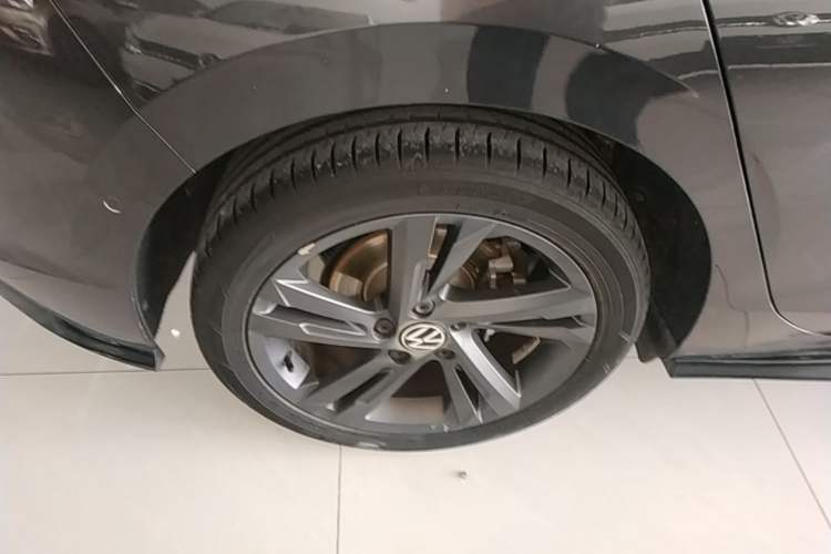 Used Volkswagen Golf 2021 280TSI DSG R-Line Right Rear Wheel Hub