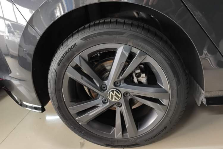 Used Volkswagen Golf 2021 280TSI DSG R-Line Right Rear Wheel Hub