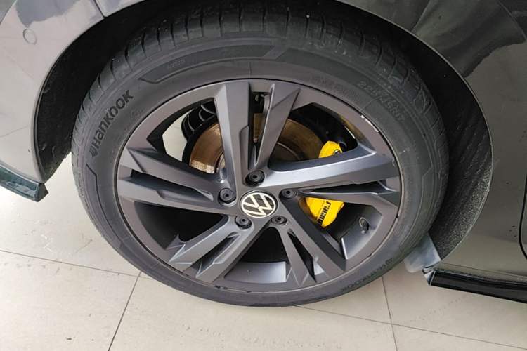 Used Volkswagen Golf 2021 280TSI DSG Pro Right Rear Wheel Hub