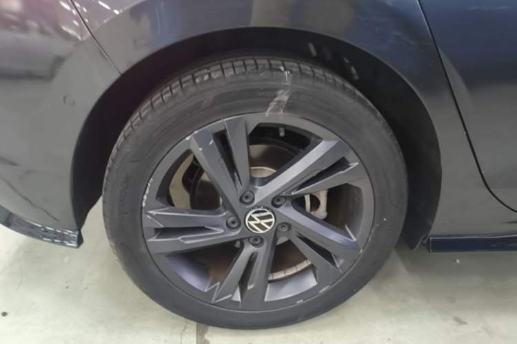 Used Volkswagen Golf 2021 280TSI DSG R-Line Right Rear Wheel Hub