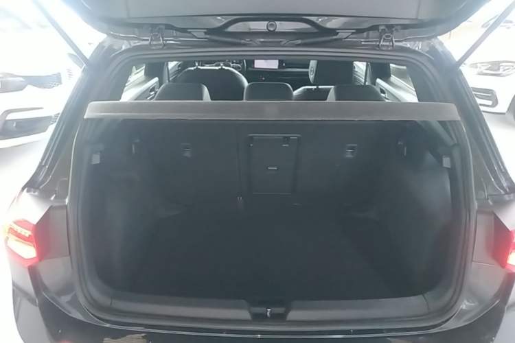 Used Volkswagen Golf 2021 280TSI DSG R-Line Trunk