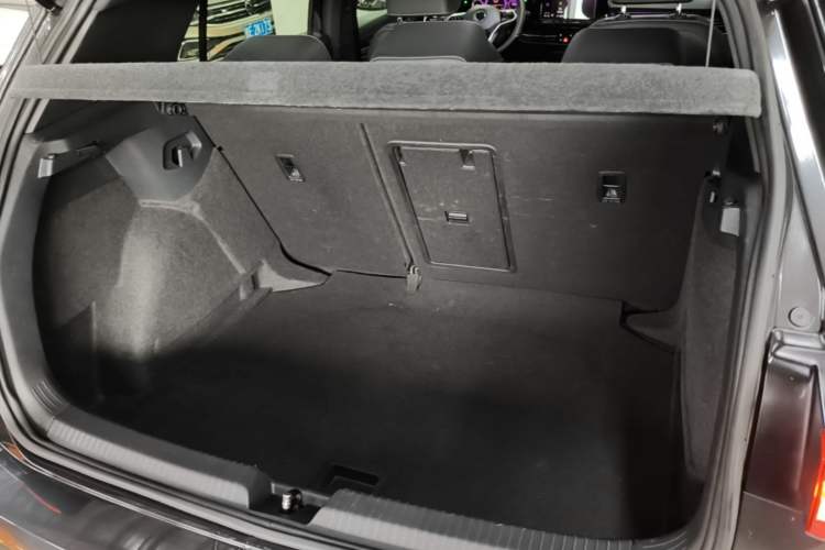 Used Volkswagen Golf 2021 280TSI DSG R-Line Trunk