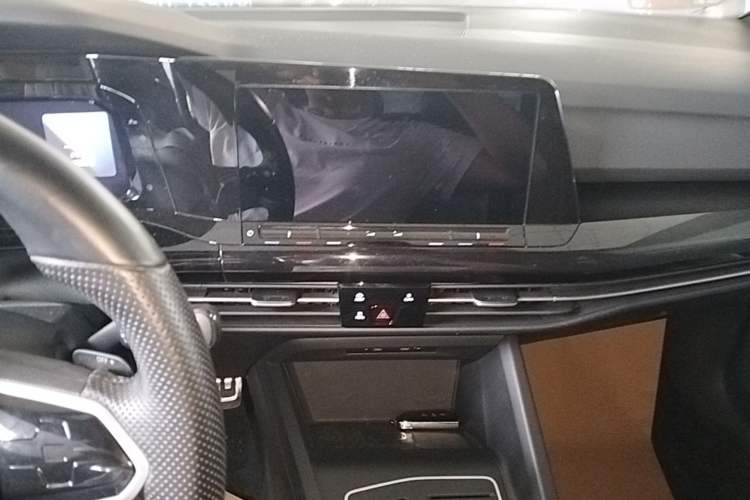 Used Volkswagen Golf 2021 280TSI DSG R-Line Audio And AC Panel