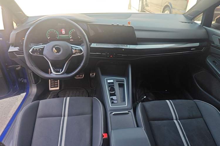 Used Volkswagen Golf 2021 280TSI DSG R-Line Center Console