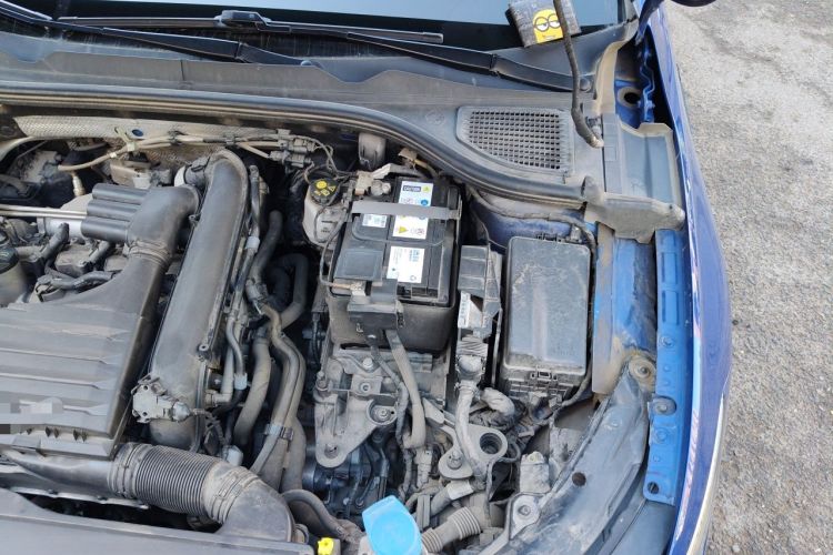 Used Volkswagen Golf 2021 280TSI DSG R-Line Engine Bay Left
