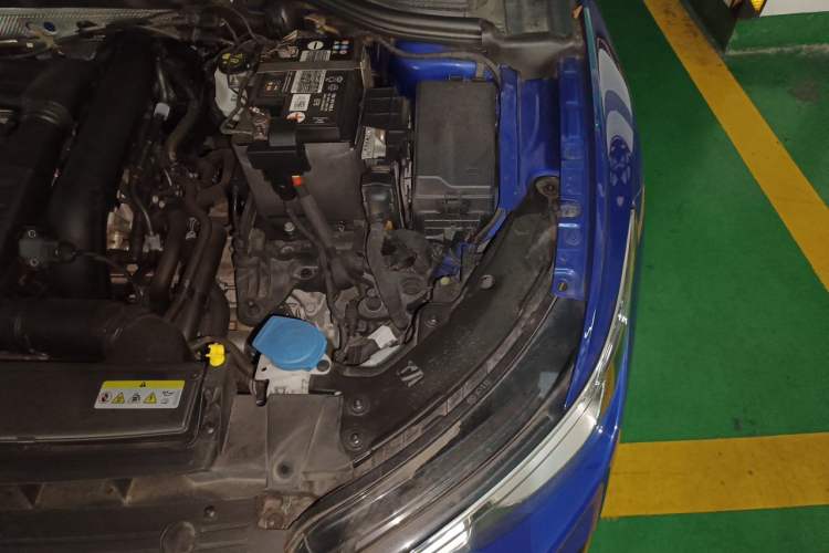 Used Volkswagen Golf 2021 280TSI DSG R-Line Engine Bay Left