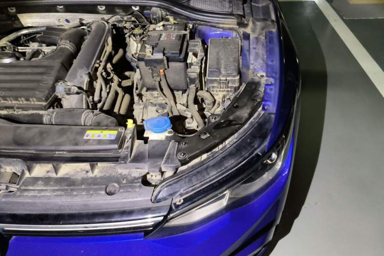 Used Volkswagen Golf 2021 280TSI DSG R-Line Engine Bay Left