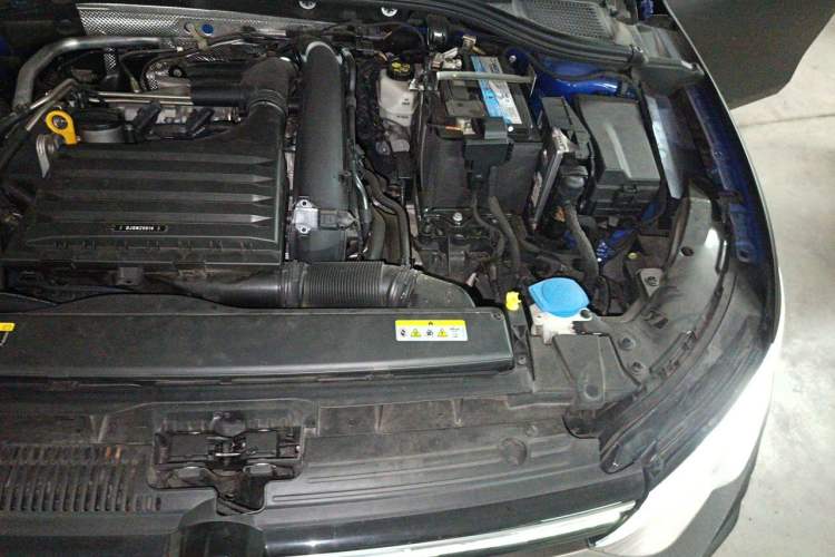Used Volkswagen Golf 2021 280TSI DSG R-Line Engine Bay Left