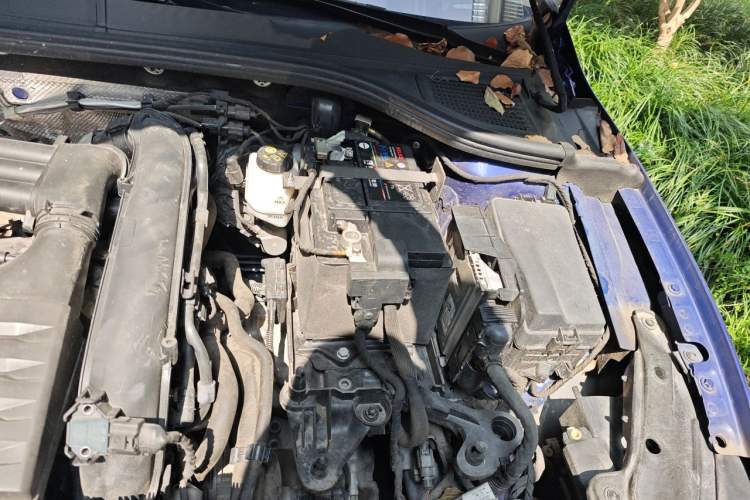 Used Volkswagen Golf 2021 280TSI DSG R-Line Engine Bay Left