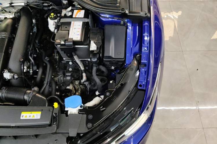 Used Volkswagen Golf 2021 280TSI DSG R-Line Engine Bay Left