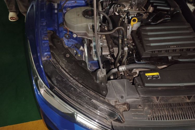 Used Volkswagen Golf 2021 280TSI DSG R-Line Engine Bay Right