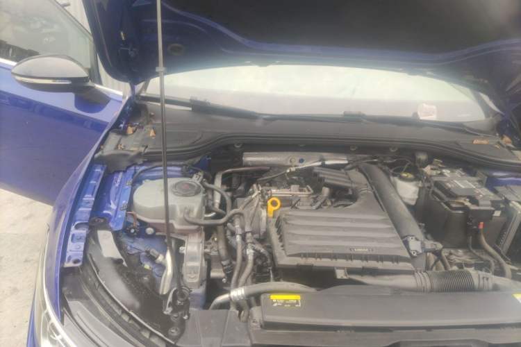 Used Volkswagen Golf 2021 280TSI DSG R-Line Engine Bay Right