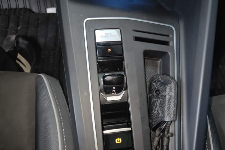 Used Volkswagen Golf 2021 280TSI DSG R-Line Gear Lever
