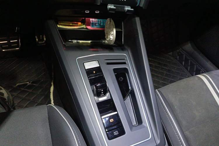 Used Volkswagen Golf 2021 280TSI DSG R-Line Gear Lever