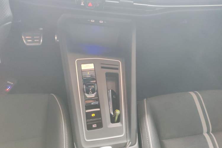 Used Volkswagen Golf 2021 280TSI DSG R-Line Gear Lever