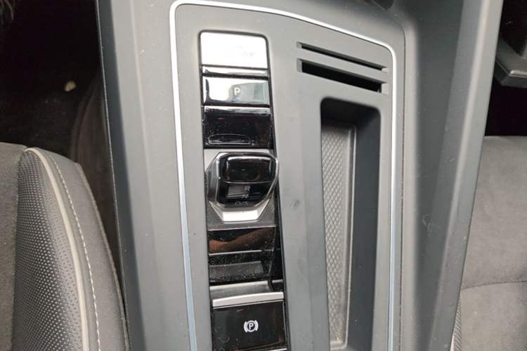 Used Volkswagen Golf 2021 280TSI DSG R-Line Gear Lever
