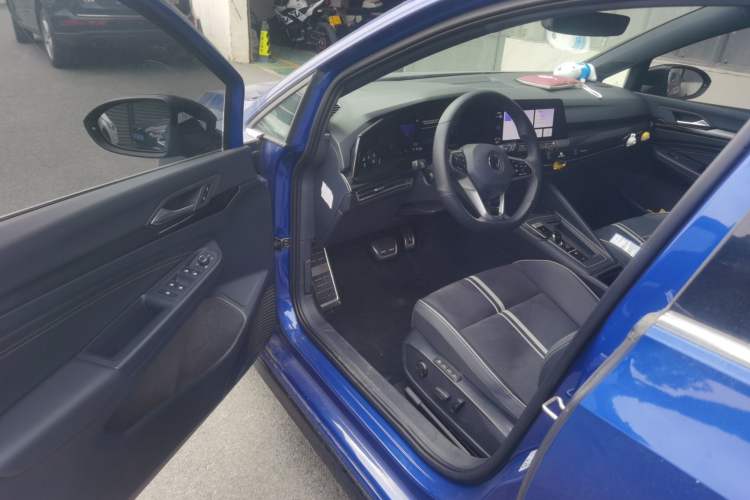 Used Volkswagen Golf 2021 280TSI DSG R-Line Interior 3