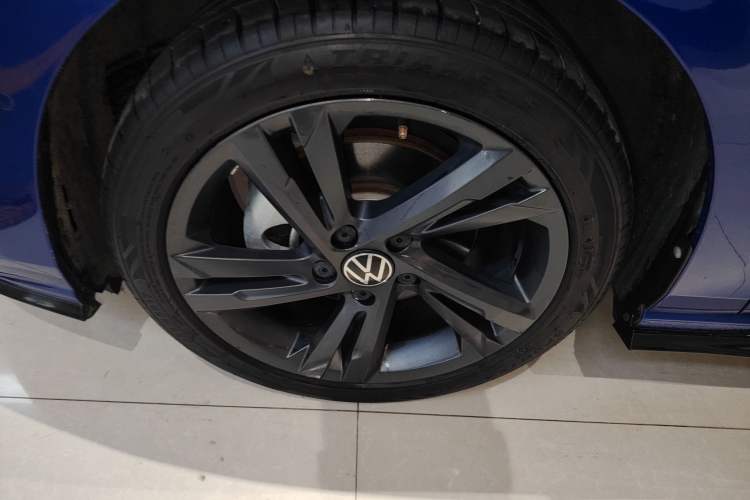 Used Volkswagen Golf 2021 280TSI DSG R-Line Left Front Wheel Hub